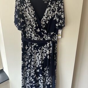 NWTs Jessica Howard Navy and White Floral Cold Shoulder A-Line Dress